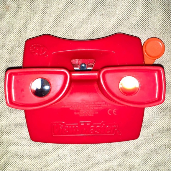 Vintage Discovery View-Master Classic Red Viewer with 2 view cards included. - Picture 3 of 5